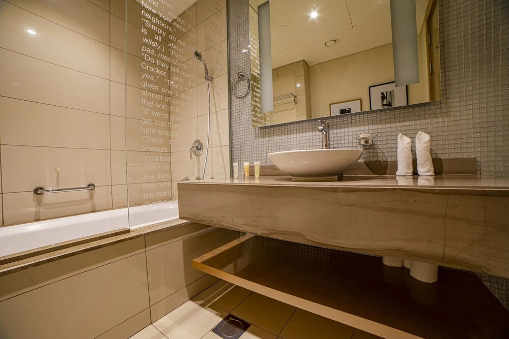 Дубай: Luxury 2BR Apartment in Paramount Towers Business Bay