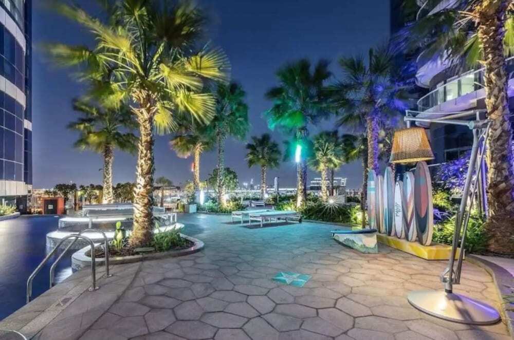 Дубай: Luxury 2BR Apartment in Paramount Towers Business Bay