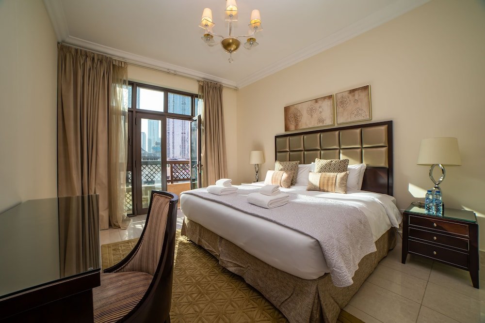 Дубай: Amazing 1 BR Apartment Souk AlBahar 4105