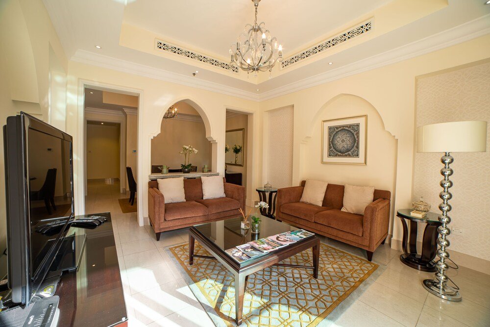 Дубай: Amazing 1 BR Apartment Souk AlBahar 4105