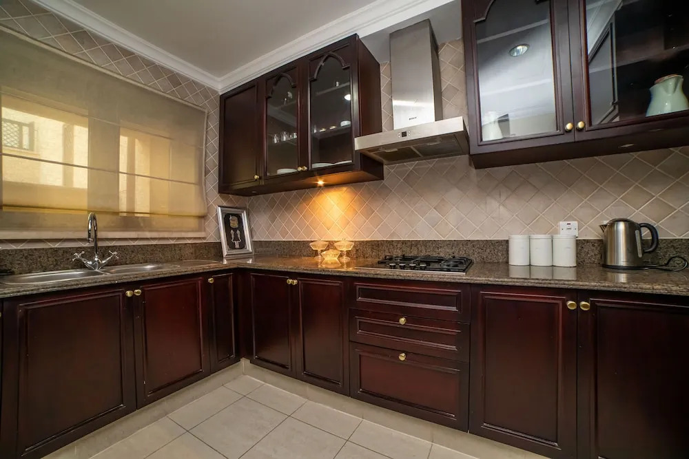 Дубай: Amazing 1 BR Apartment Souk AlBahar 4105
