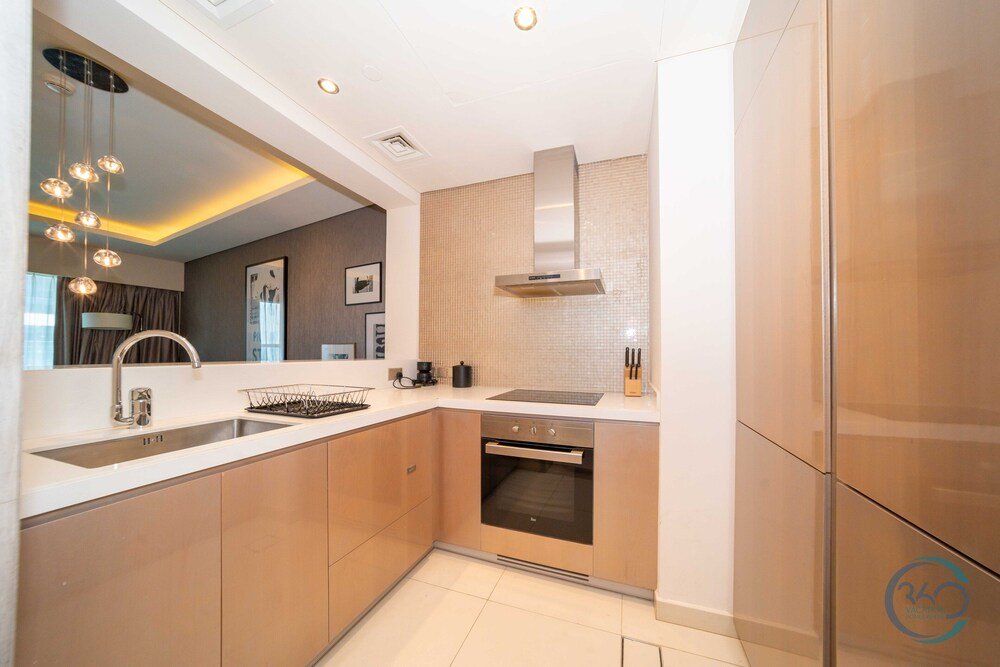 Дубай: Cozy 1 Bedroom Apartment 5015