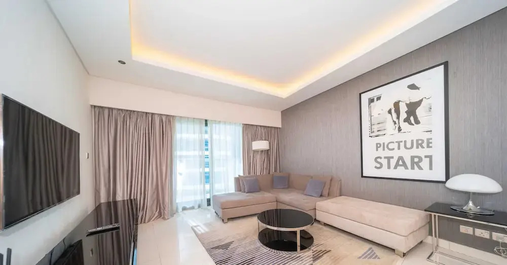 Дубай: Cozy 1 Bedroom Apartment 5015