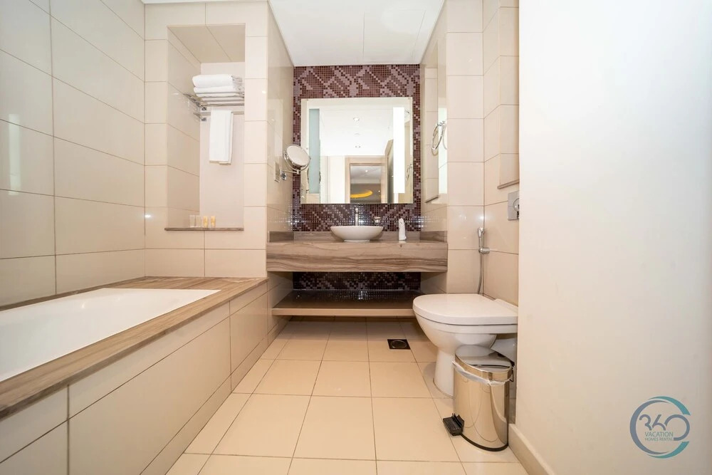 Дубай: Cozy 1 Bedroom Apartment 5015