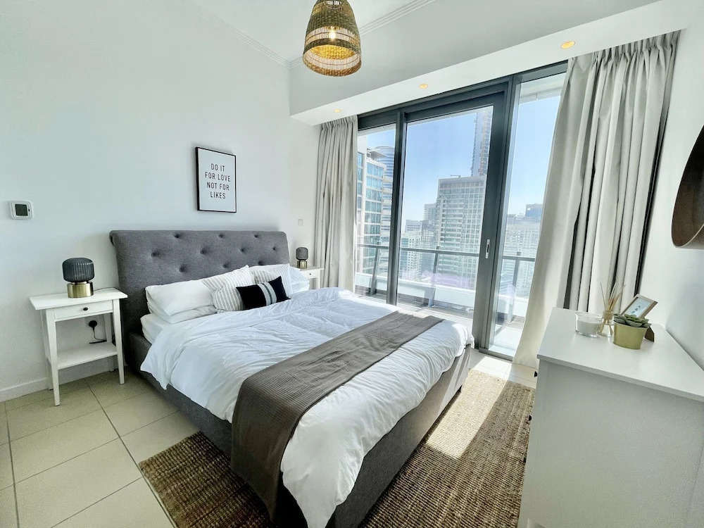 Дубай: Stunning 3B Spacious Marina View With Balcony