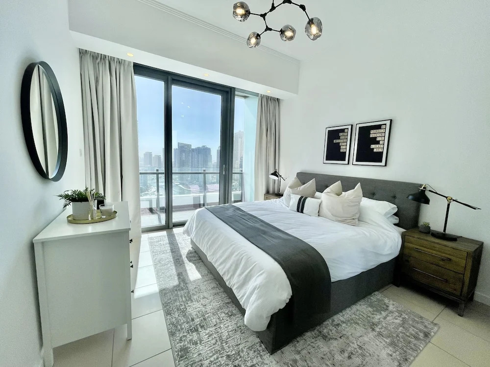 Дубай: Stunning 3B Spacious Marina View With Balcony