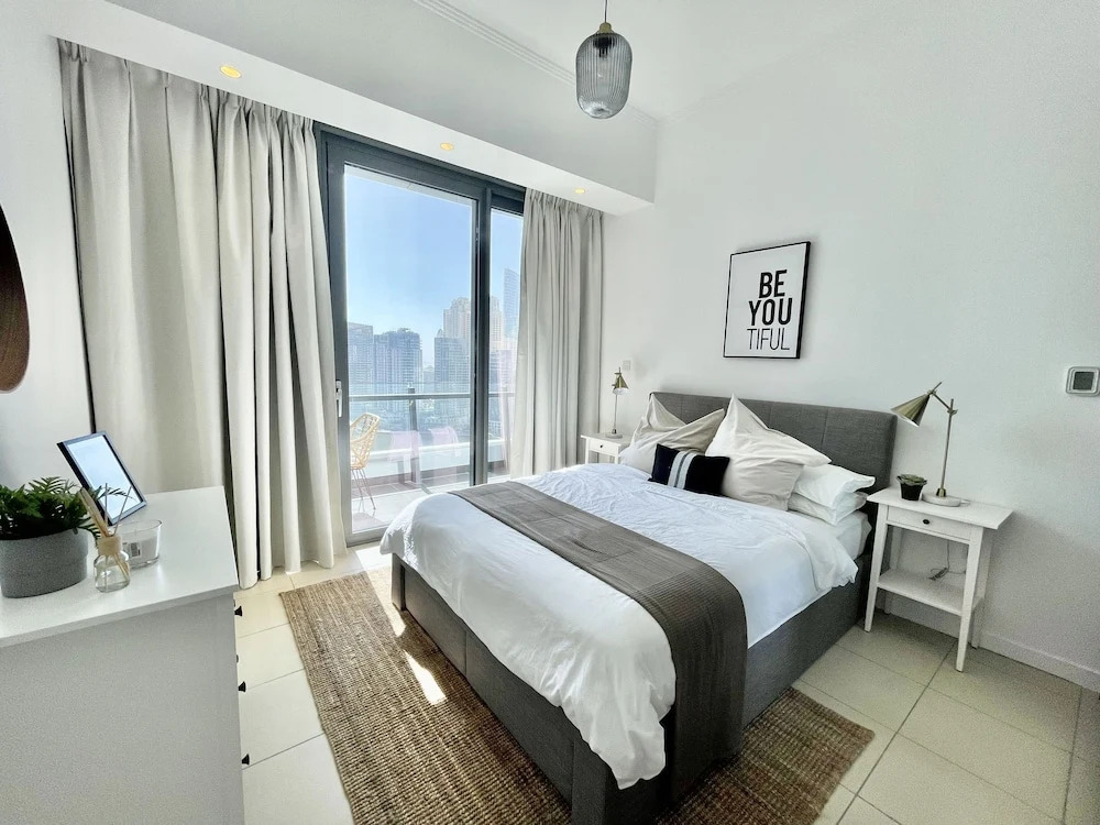 Дубай: Stunning 3B Spacious Marina View With Balcony