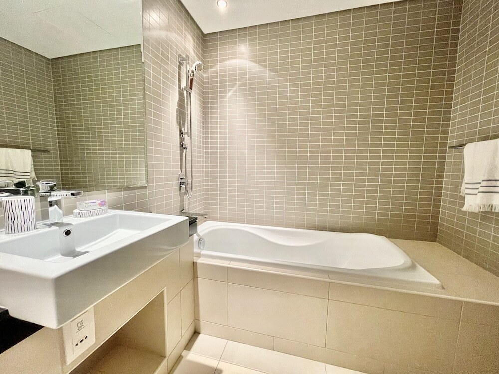 Дубай: Stunning 3B Spacious Marina View With Balcony