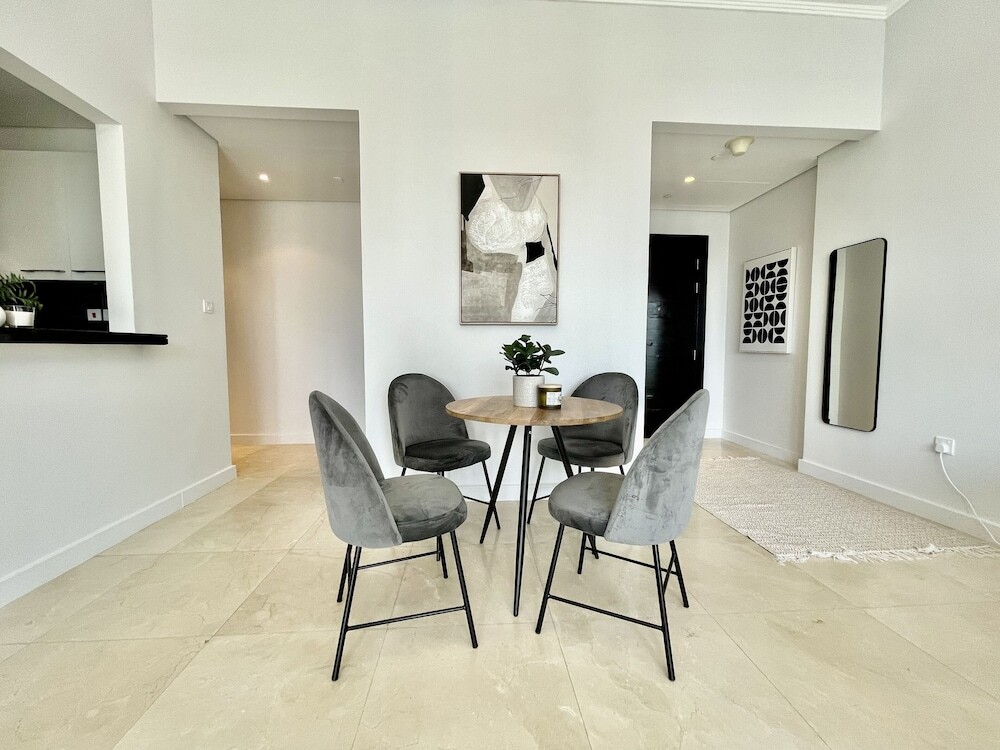 Дубай: Stunning 3B Spacious Marina View With Balcony