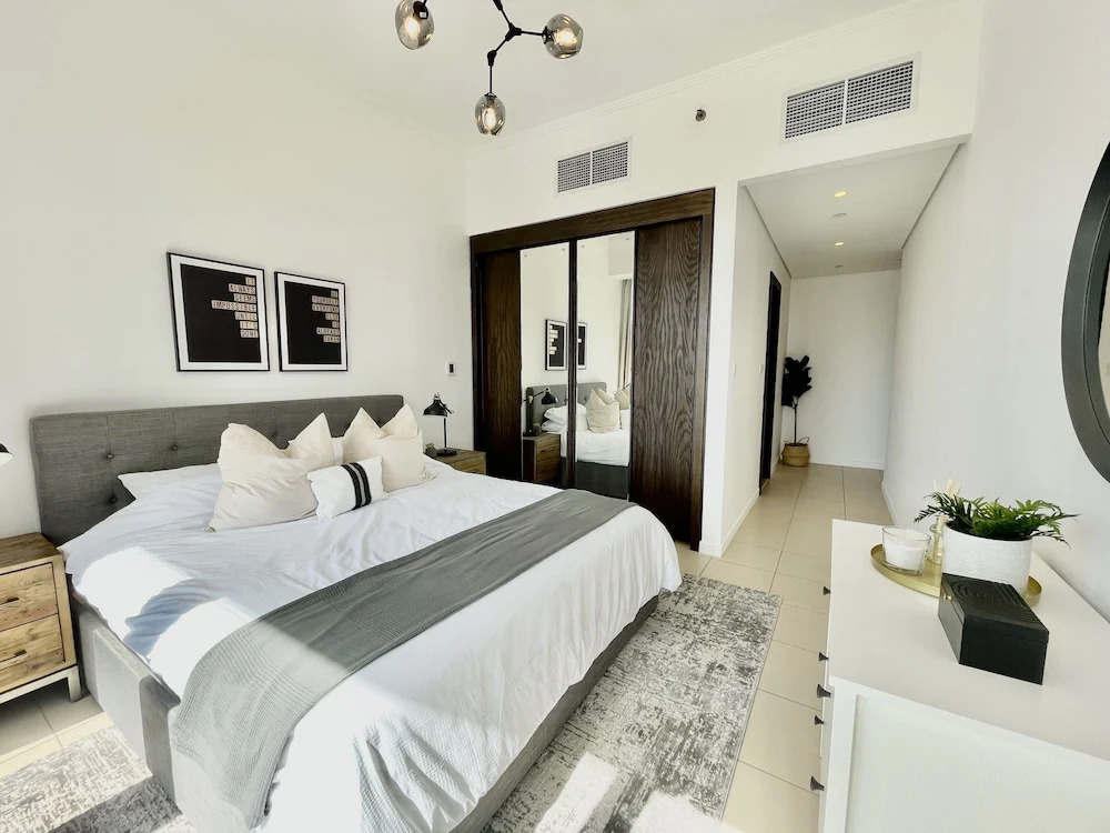 Дубай: Stunning 3B Spacious Marina View With Balcony