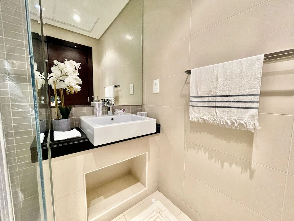 Дубай: Stunning 3B Spacious Marina View With Balcony
