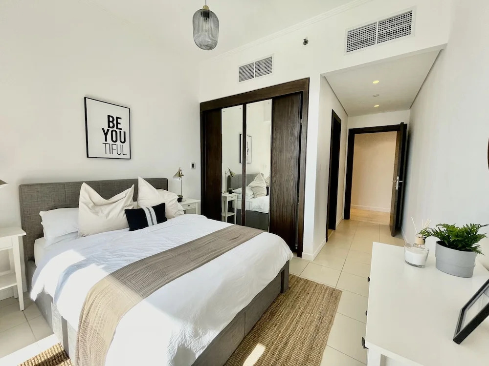 Дубай: Stunning 3B Spacious Marina View With Balcony