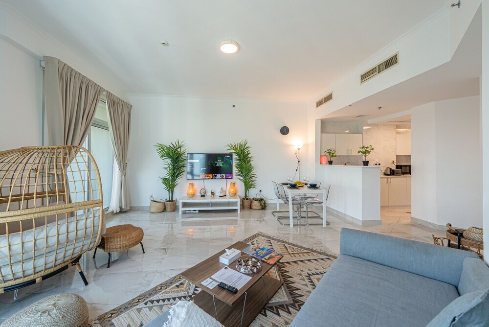 Дубай: Marco Polo - Stylish & Spacious 2 BR with Marina + City Views
