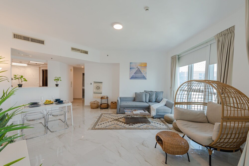 Дубай: Marco Polo - Stylish & Spacious 2 BR with Marina + City Views