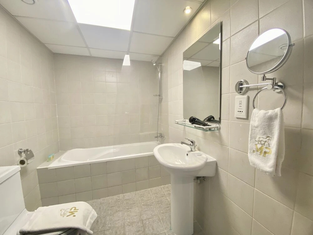 Дубай: Marco Polo - Striking Lake Views at JLT | 1 BR | 2 Balconies