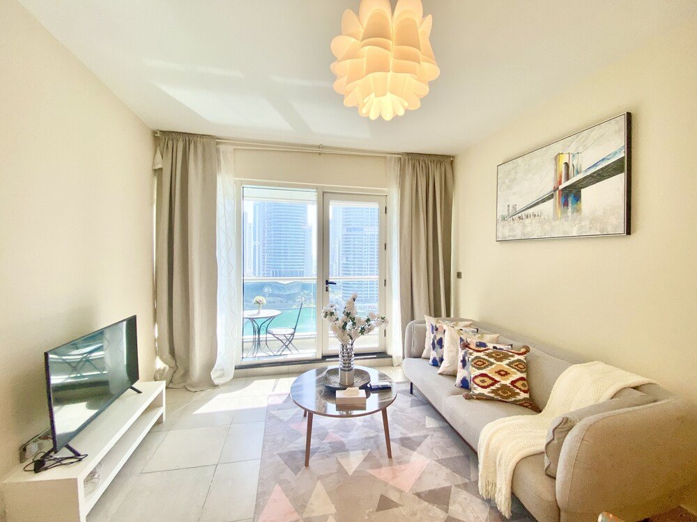 Дубай: Marco Polo - Striking Lake Views at JLT | 1 BR | 2 Balconies
