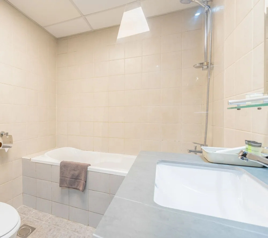 Дубай: Marco Polo - Striking Lake Views at JLT | 1 BR | 2 Balconies