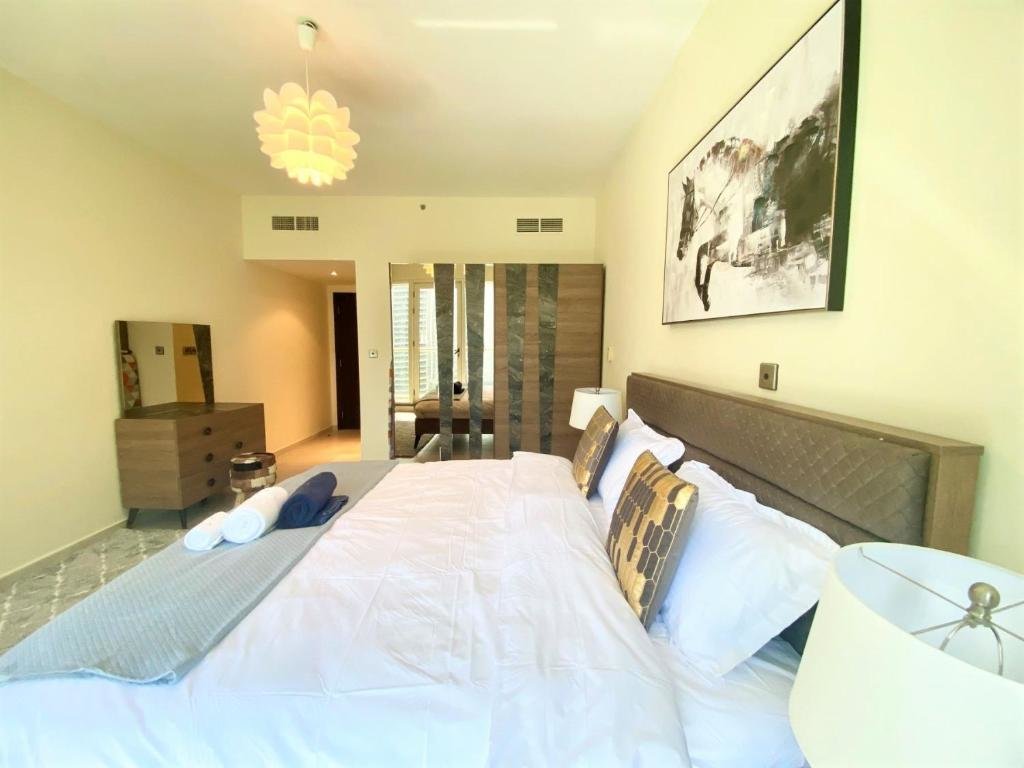Дубай: Marco Polo - Striking Lake Views at JLT | 1 BR | 2 Balconies