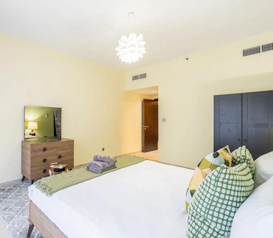 Дубай: Marco Polo - Striking Lake Views at JLT | 1 BR | 2 Balconies