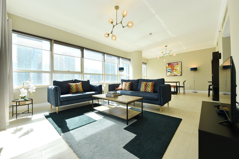 Дубай: 2-BR Marina View Retreat at Marina Quays - DSY