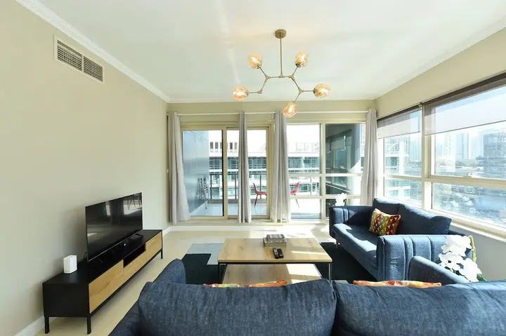 Дубай: 2-BR Marina View Retreat at Marina Quays - DSY
