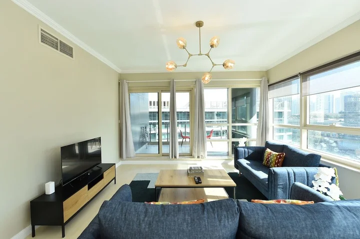 Дубай: 2-BR Marina View Retreat at Marina Quays - DSY