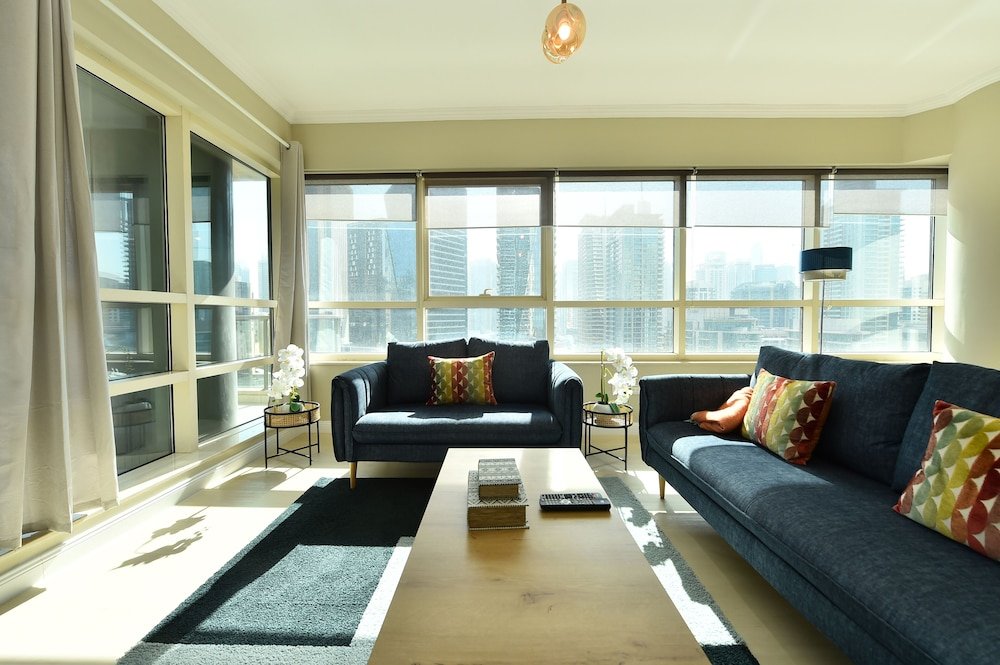 Дубай: 2-BR Marina View Retreat at Marina Quays - DSY