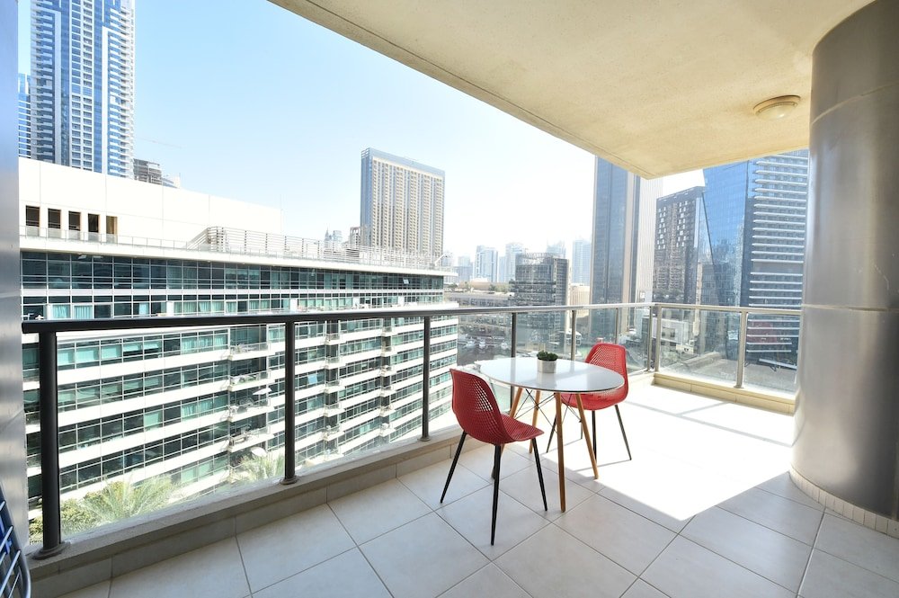 Дубай: 2-BR Marina View Retreat at Marina Quays - DSY