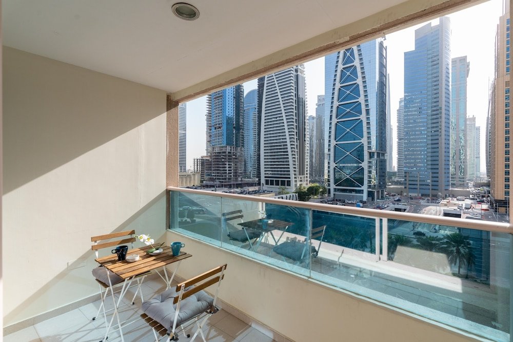 Дубай: Whitesage - Gorgeous Apartment in JLT Near the Metro Station