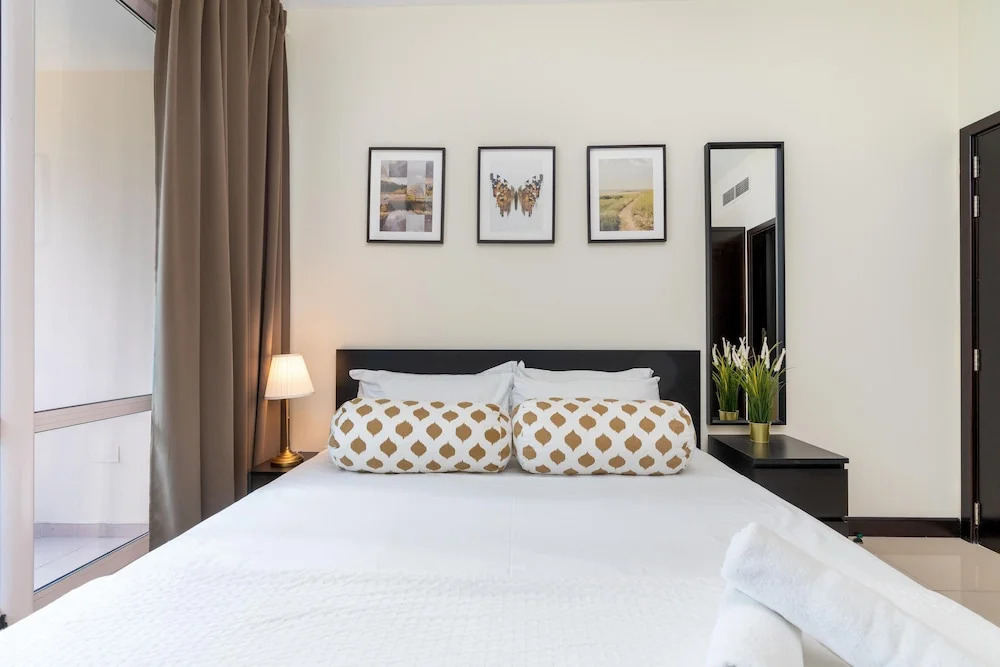 Дубай: Whitesage - Gorgeous Apartment in JLT Near the Metro Station
