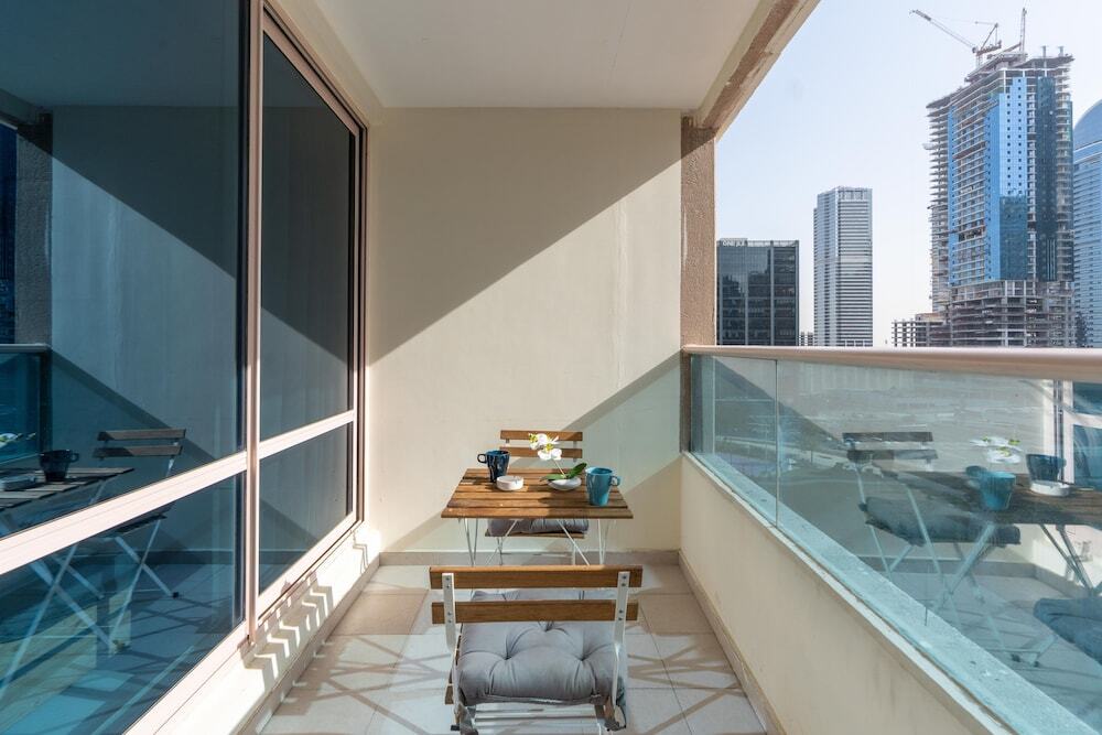 Дубай: Whitesage - Gorgeous Apartment in JLT Near the Metro Station