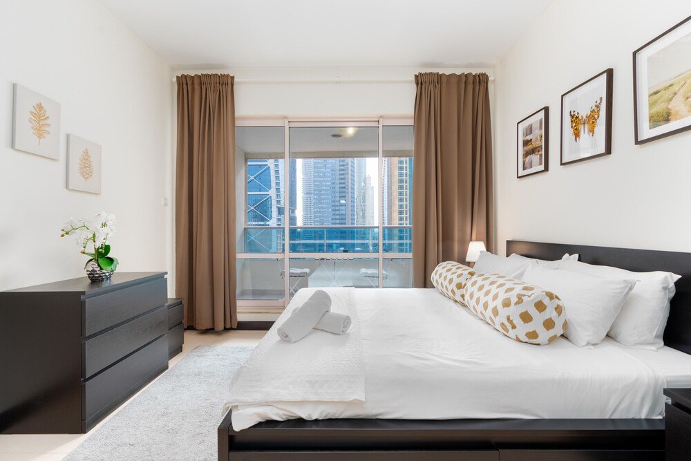 Дубай: Whitesage - Gorgeous Apartment in JLT Near the Metro Station
