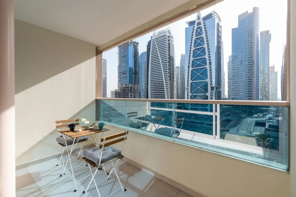 Дубай: Whitesage - Gorgeous Apartment in JLT Near the Metro Station