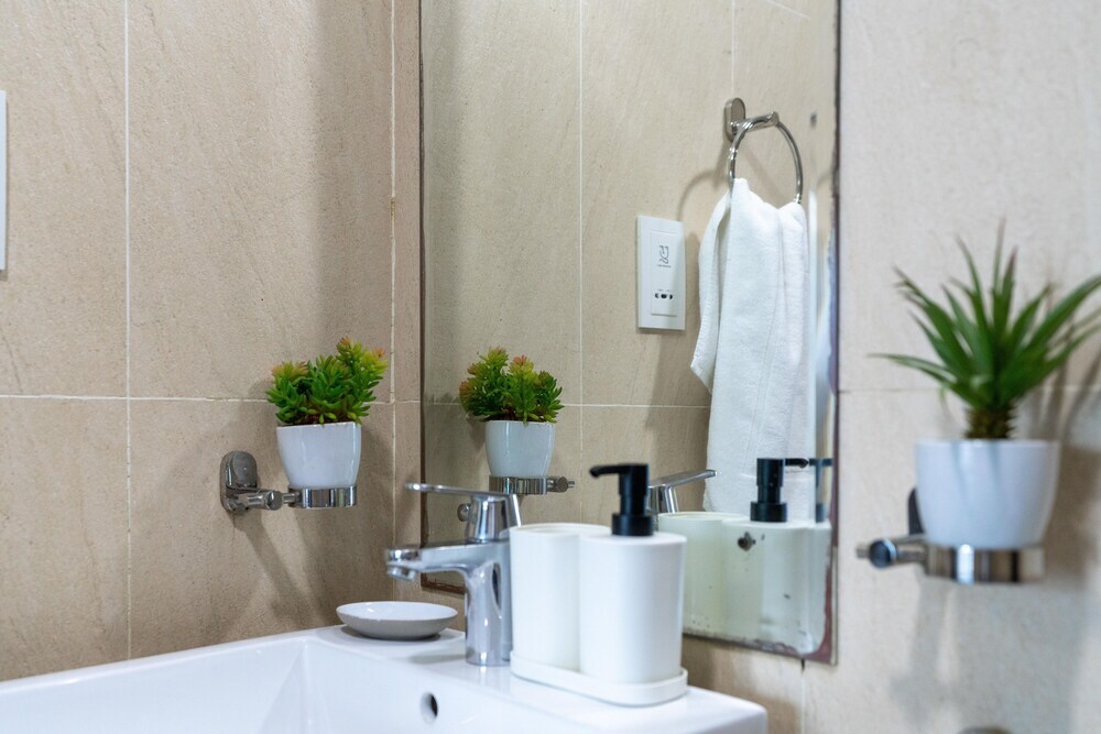 Дубай: Whitesage - Gorgeous Apartment in JLT Near the Metro Station