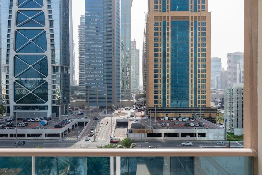 Дубай: Whitesage - Gorgeous Apartment in JLT Near the Metro Station