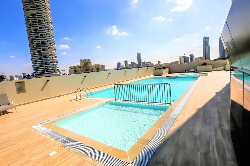 Дубай: Amazing Living Park View JVC -1bed With Balcony