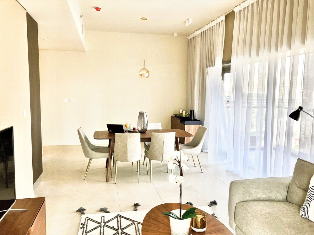 Дубай: Amazing Living Park View JVC -1bed With Balcony
