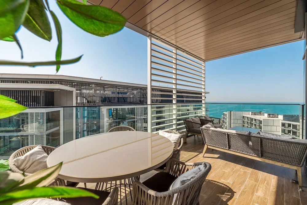 Дубай: Massive 3 Beds Sea View Bluewaters B10