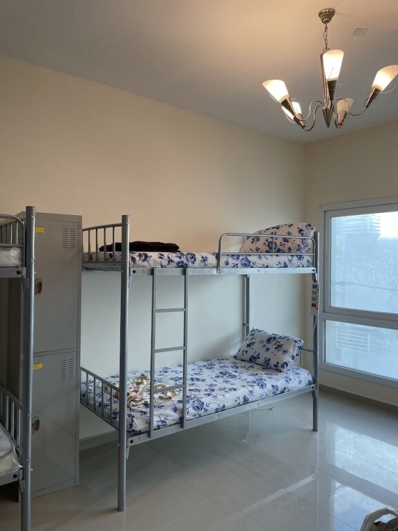 Дубай: Decent Boys Hostel
