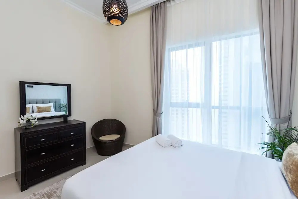 Дубай: Bay Central-West Tower by Deluxe Holiday Homes