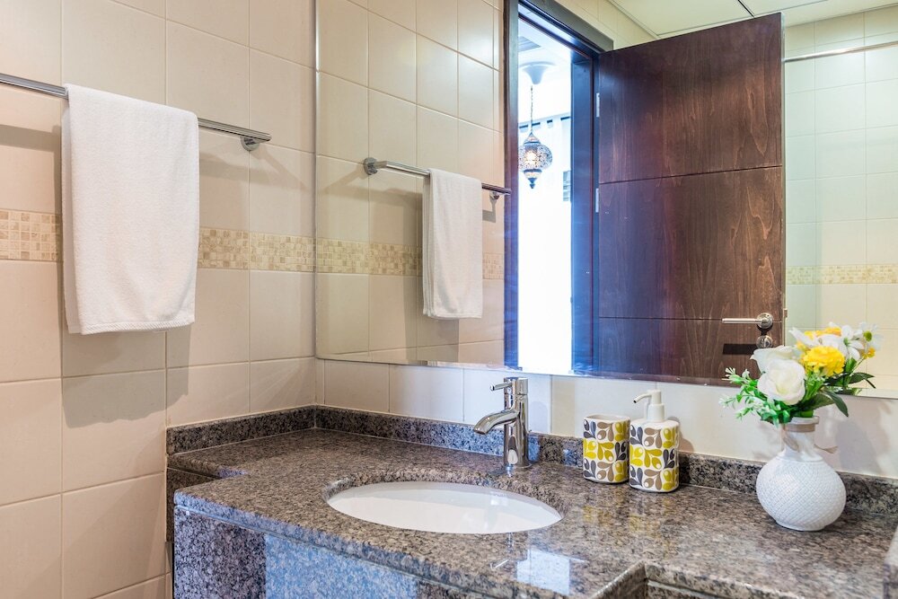 Дубай: Bay Central-West Tower by Deluxe Holiday Homes