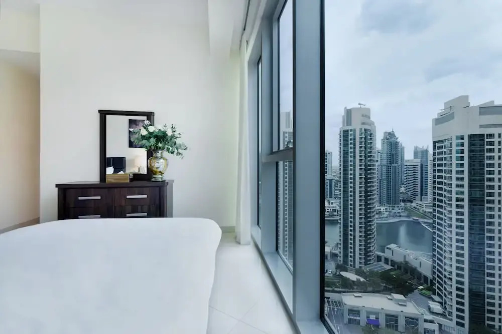 Дубай: Maison Privee - Spacious Apt w/ Beach, Pool and Marina Access