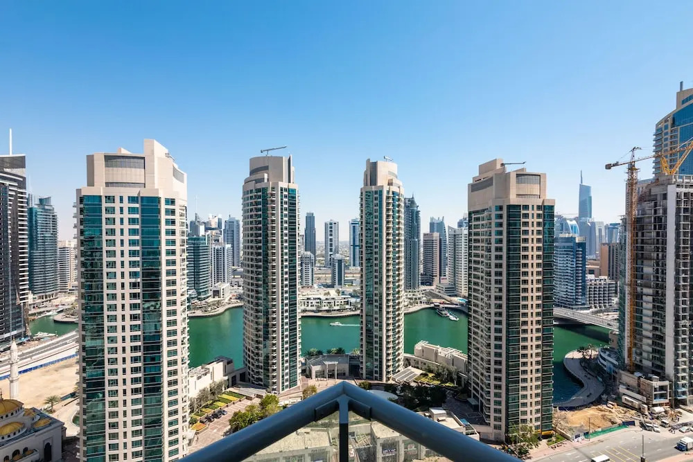 Дубай: Maison Privee - Spacious Apt w/ Beach, Pool and Marina Access