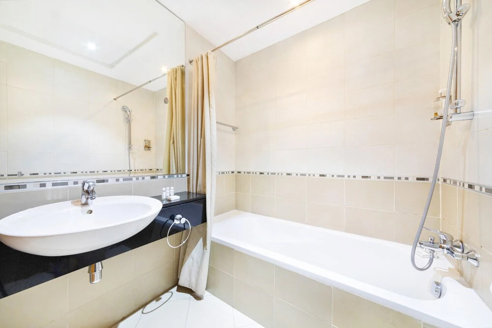 Дубай: Maison Privee - Spacious Apt w/ Beach, Pool and Marina Access