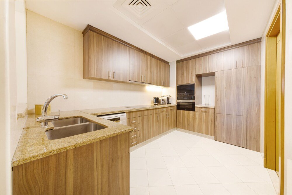 Дубай: Maison Privee - Spacious Apt w/ Beach, Pool and Marina Access