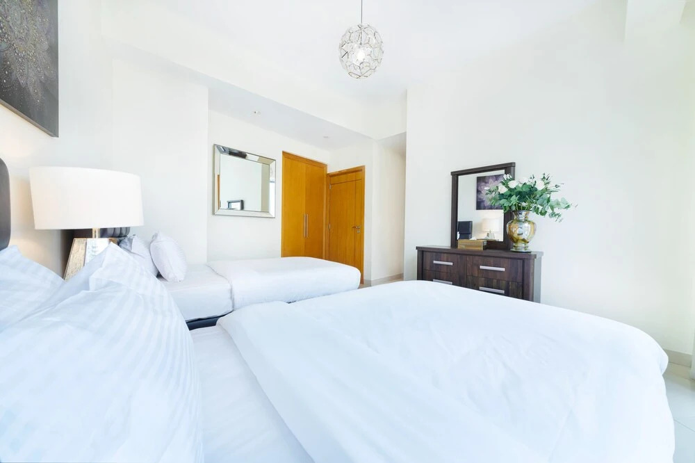 Дубай: Maison Privee - Spacious Apt w/ Beach, Pool and Marina Access