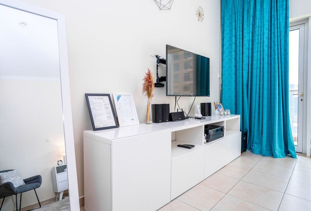 Дубай: Tanin - Spacious Studio Close to Burj Khalifa & Dubai Mall