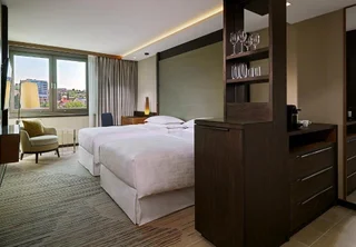 Тбилиси: Sheraton Grand Tbilisi Metechi Palace