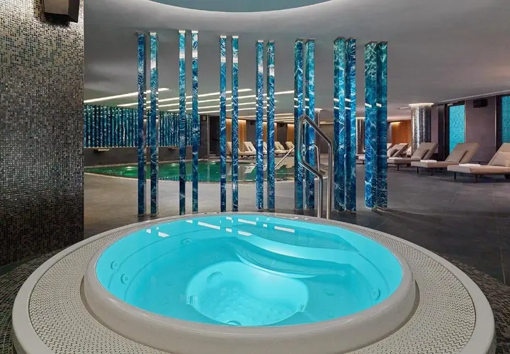 Тбилиси: Sheraton Grand Tbilisi Metechi Palace