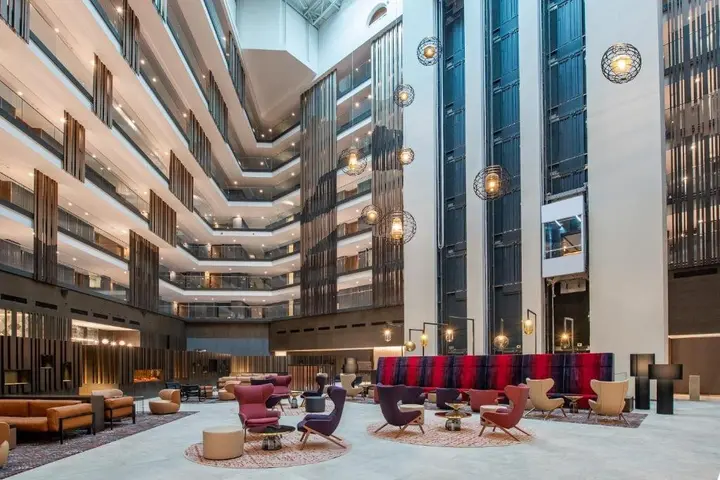 Тбилиси: Sheraton Grand Tbilisi Metechi Palace